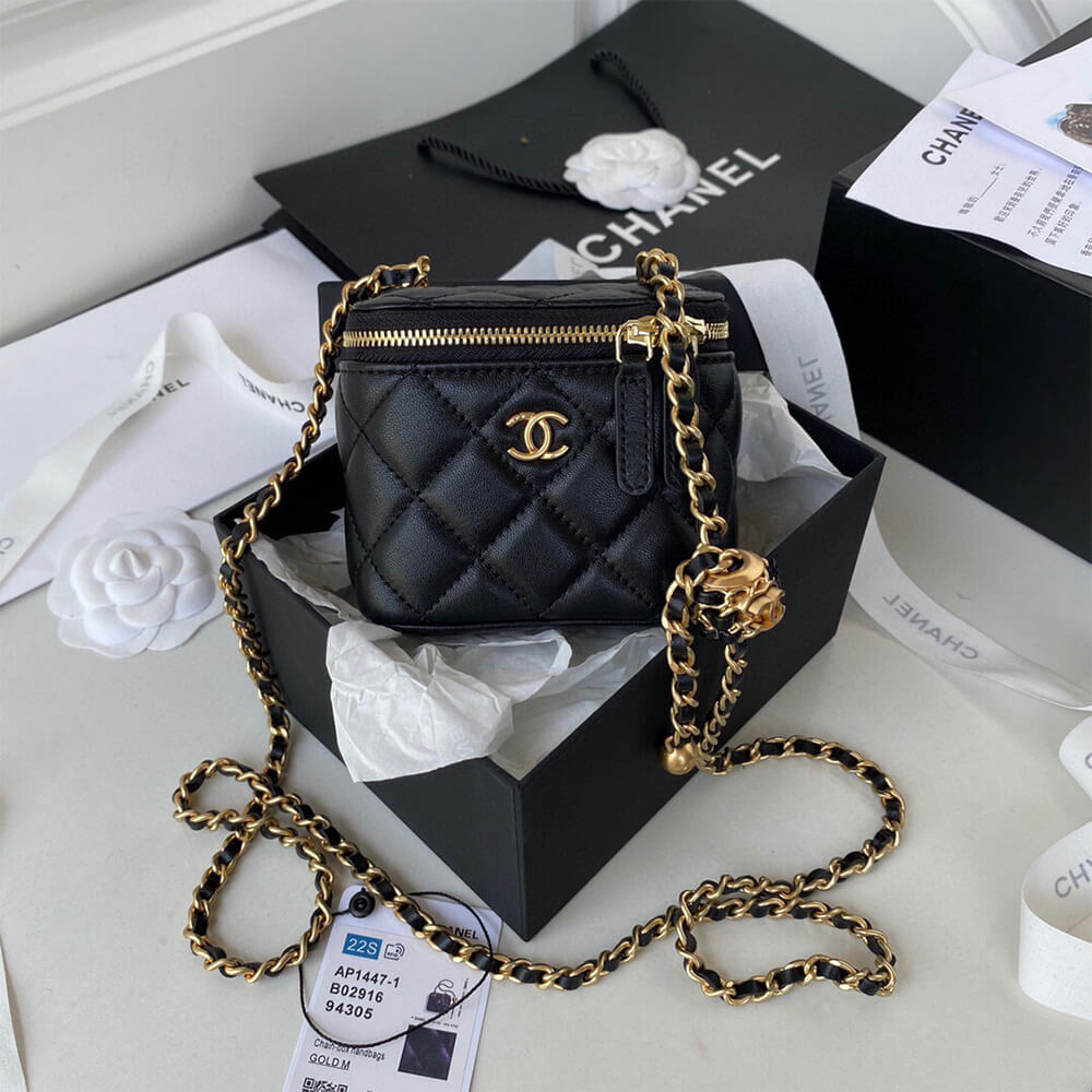 Ch*el small vanity with chain