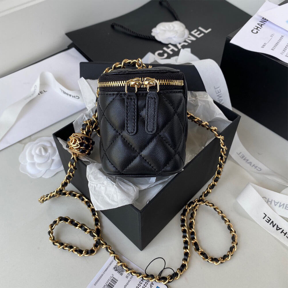 Ch*el small vanity with chain
