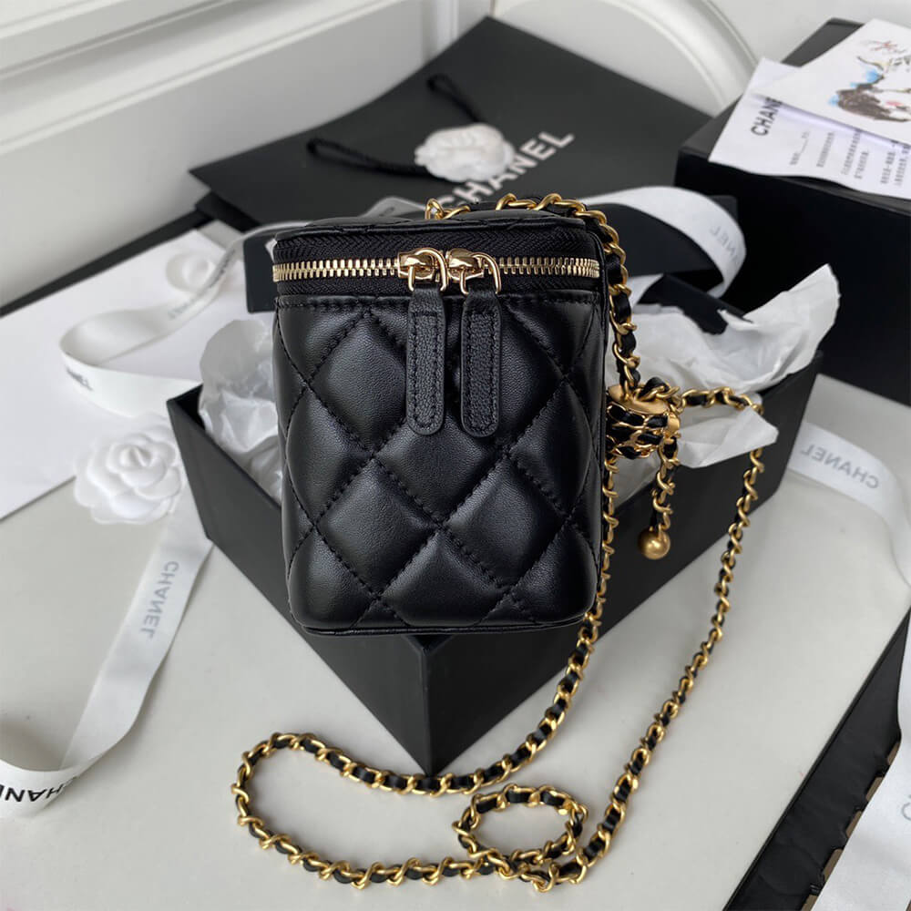 Ch*el vanity with chain