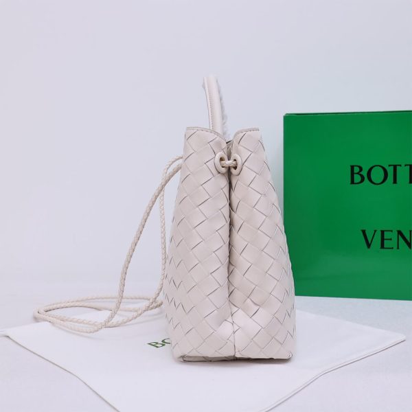bo*te*ga Ve*ne*ta medium andiamo