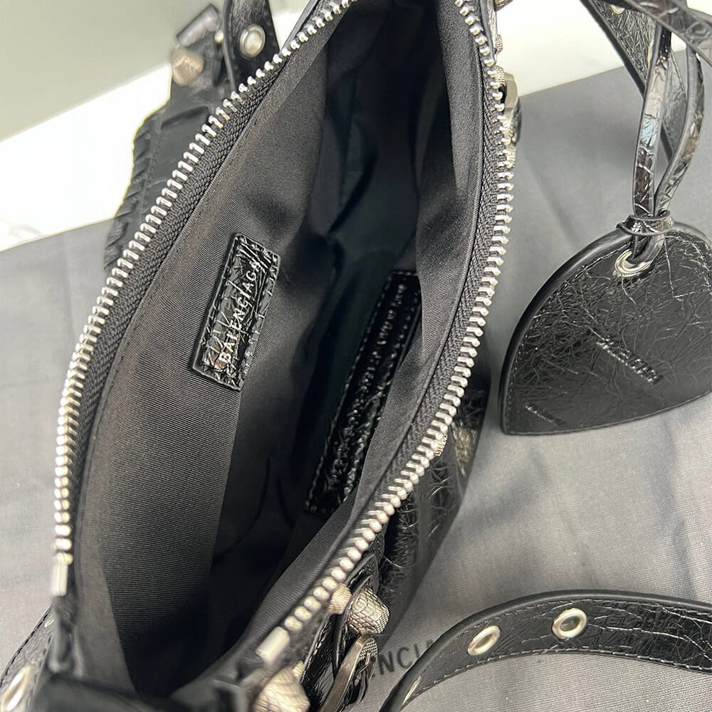 Ba*len*cia*ga womens le cagole xs shoulder bag